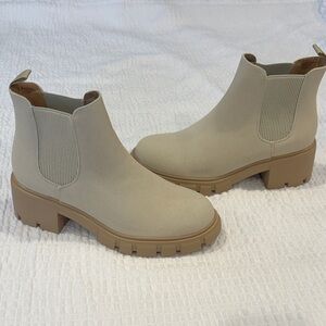 Women's Block Heel Cream Chelsea  Boots